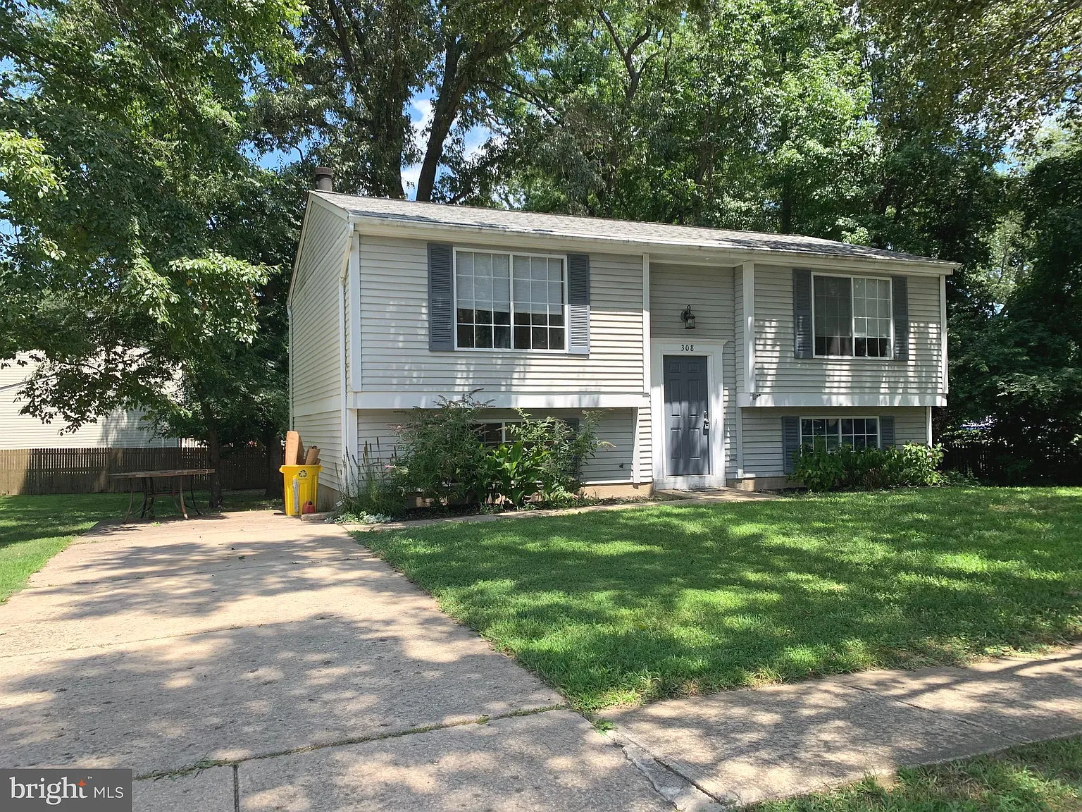 308 Raussell Pl photo 1