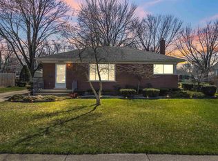 21828 Edgewood St, Saint Clair Shores, MI
