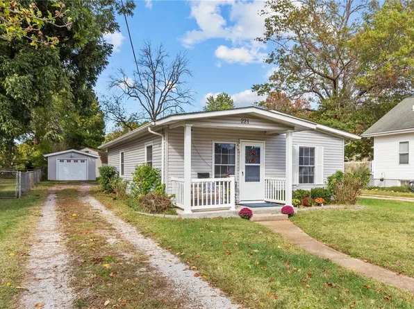 221 E Walnut St, Pacific, MO 63069