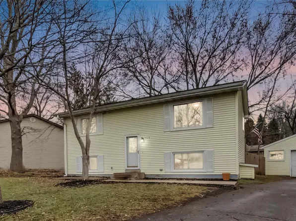 814 10th Ave SW, Forest Lake, MN 55025