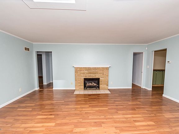 2nd image of 1455 Waukazoo Dr