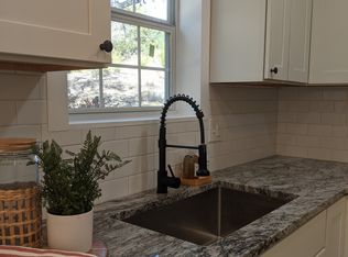 138 Hobson Ln, Center Point, TX 78010