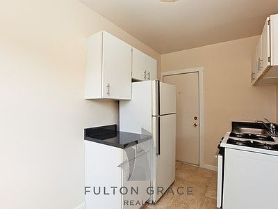 2nd image of 4136 N Sheridan Rd #Gw