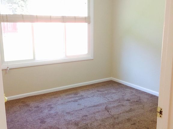 4th image of 611 Larch Ave