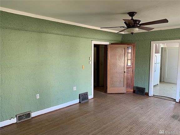 4th image of 115 NW Lincoln St