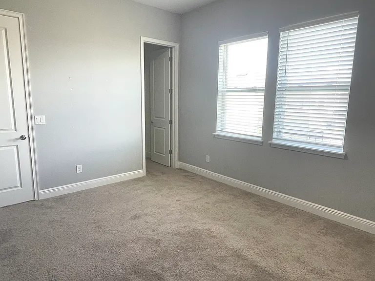7070 Higgs Aly — Photo 38