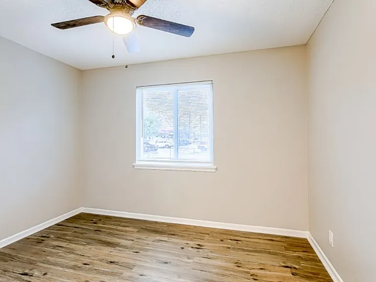 Eagle's Nest Apartments — Photo 21