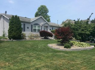 451 Larchmont St, Toms River, NJ