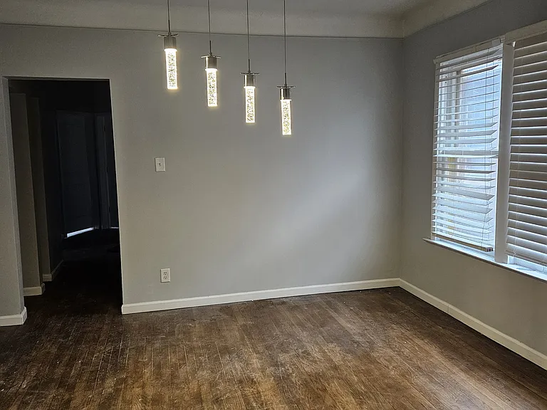 2985 Leslie St — Photo 1