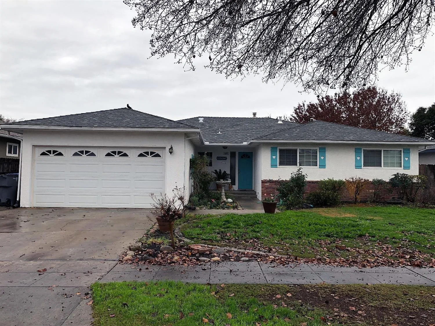 1277 E Vartikian Ave photo 1