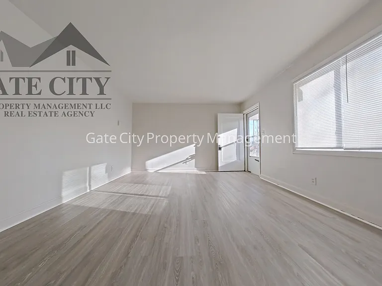 610 Hawthorne Ave #B — Photo 4