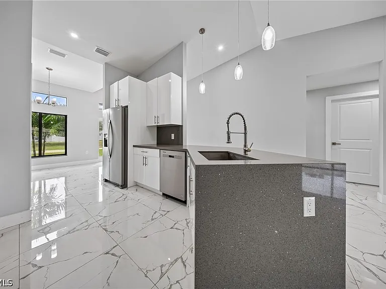 738 Sunrise Blvd — Photo 11