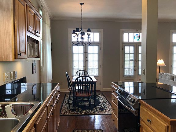 4th image of 407 Morgan St #1