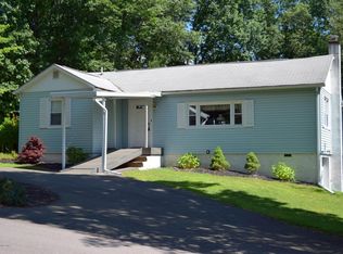 601 Prices Dr, Cresco, PA 18326