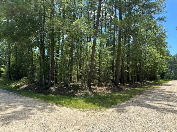 1 Niblick St, Abita Springs, LA 70420
