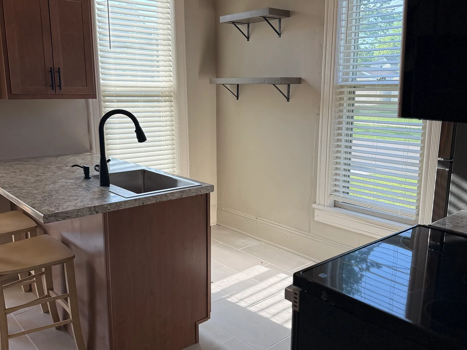 4 bed, 1000 sqft, $1,980 — Photo 3