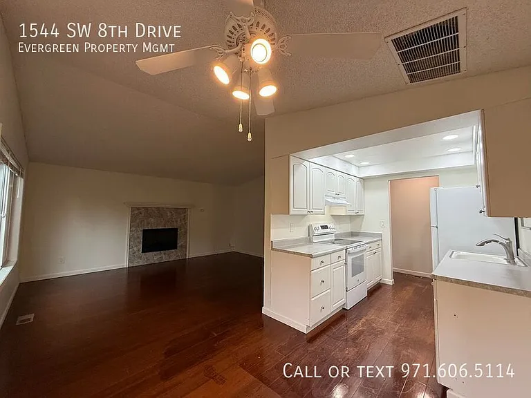 1544 SW 8th Dr — Photo 12