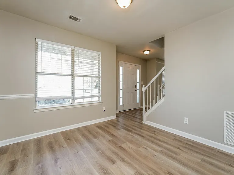 3213 Kings Glen Dr — Photo 8