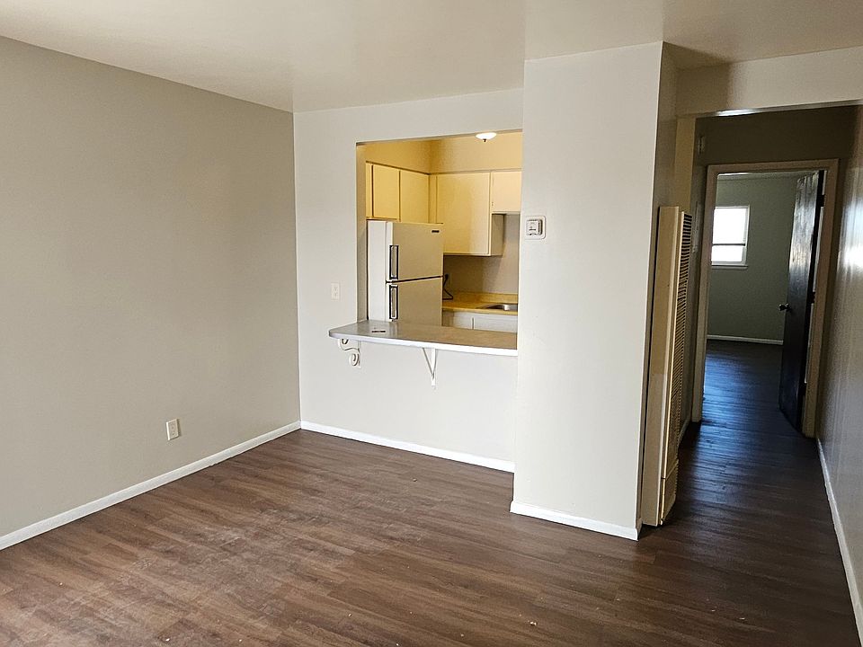 2nd image of 433 Louisiana Blvd SE APT 11
