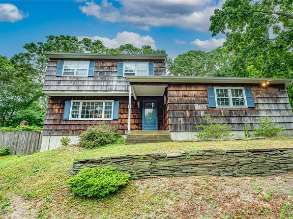 10 Valentine Road, Shoreham, NY 11786