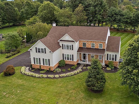2nd image of 13 Camberly Ct