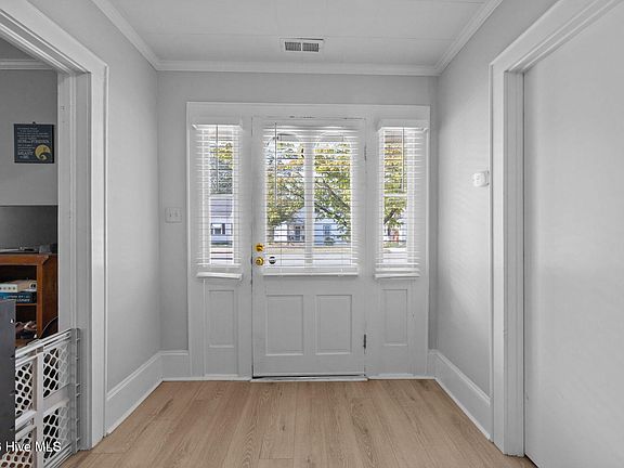 4th image of 607 W Main Street