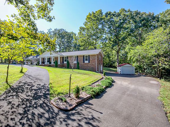 3rd image of 832 Asbury Dr
