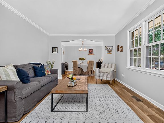 3rd image of 2813 Altadena South Way