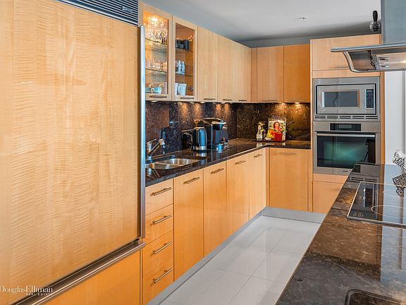 5th image of 6899 Collins Ave Unit 1401