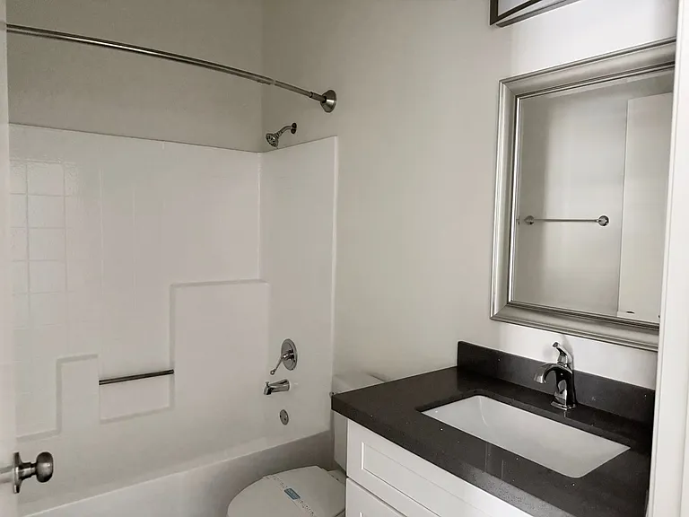 Perfectly situated 2 bedroom and 2 bathroom ! — Photo 12