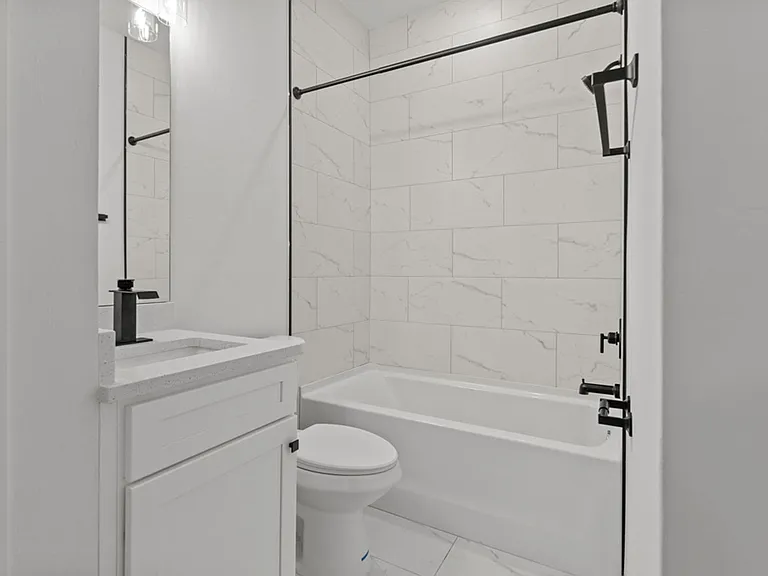 548 Knapp St — Photo 11