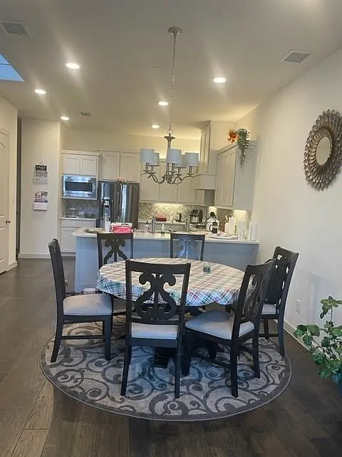 2 bed, 2.5 bath, 1840 sqft, $2,850 — Photo 3