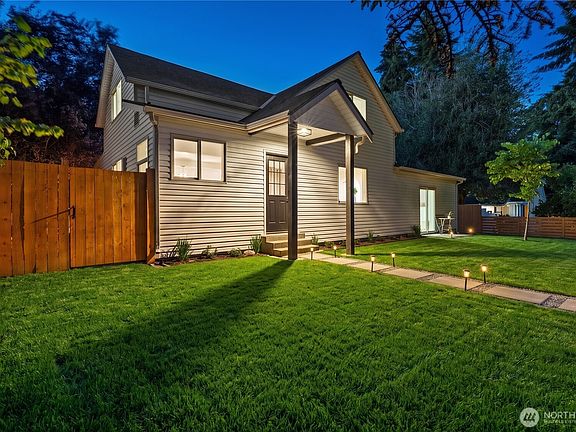 3rd image of 815 E 60th Street