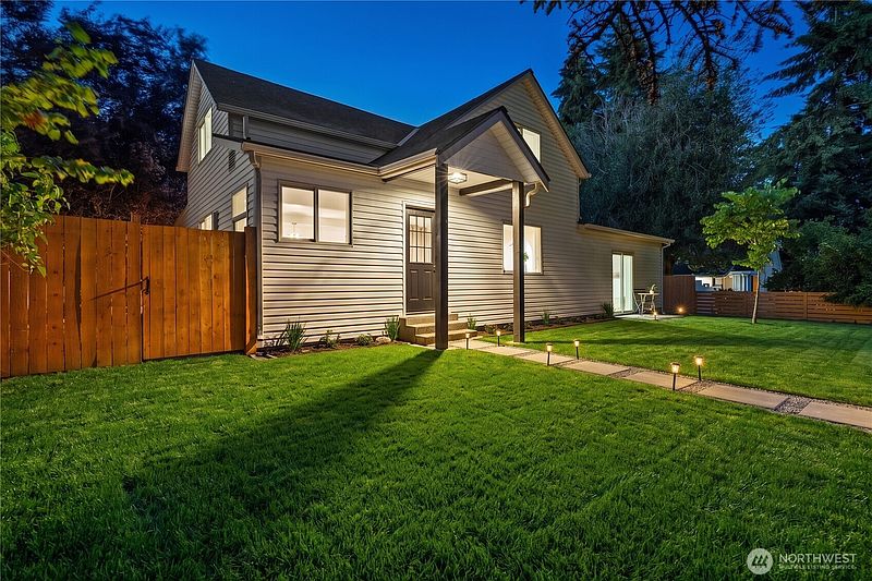 3rd image of 815 E 60th Street