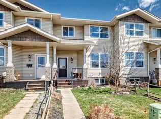 38 S Terrace Heights Dr, Lacombe, AB T4L 2L8