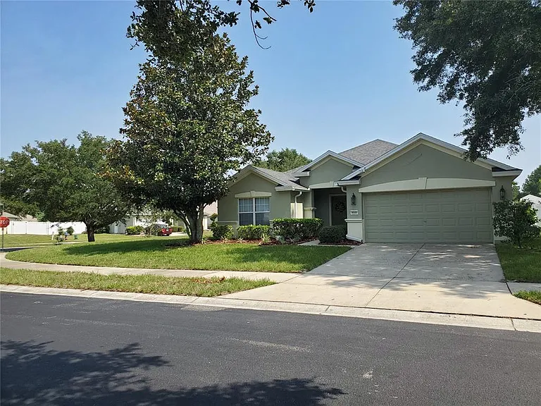 5521 43 Road St — Photo 1