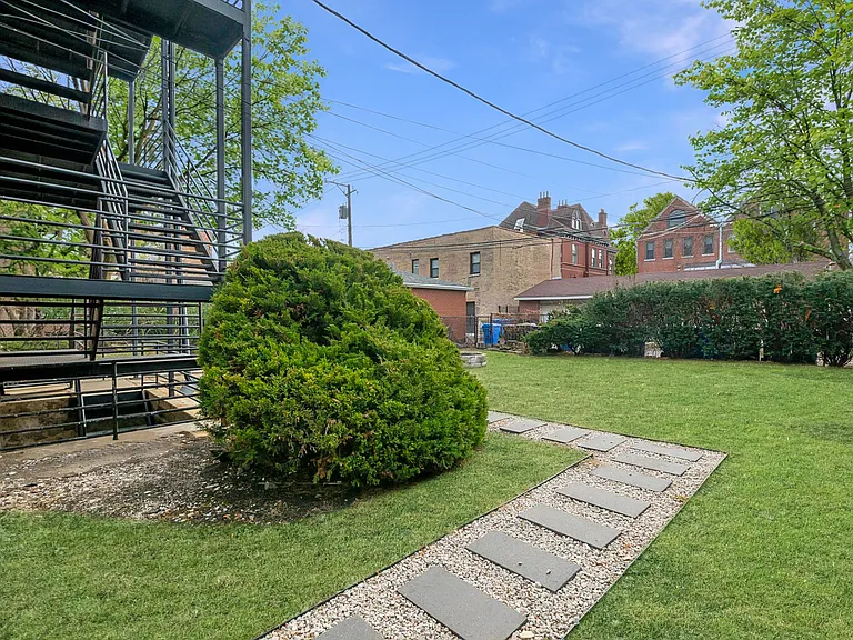 1303 W Flournoy St #2R — Photo 13