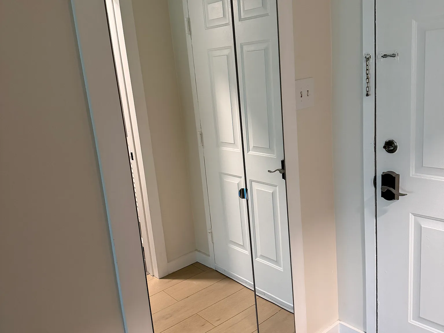 8 Russell Ave — Photo 2