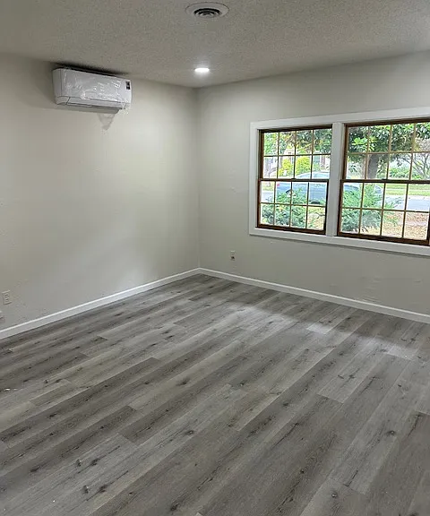 12 Railroad Ave — Photo 1