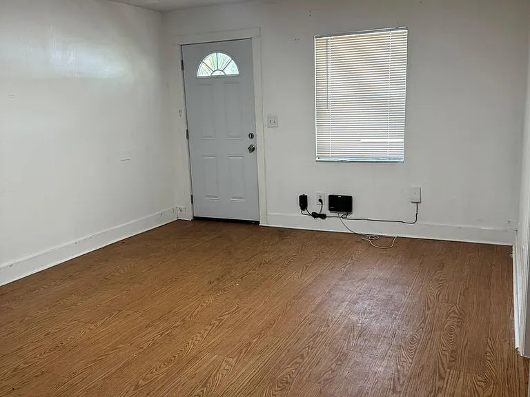 8217 N 10th St — Photo 5