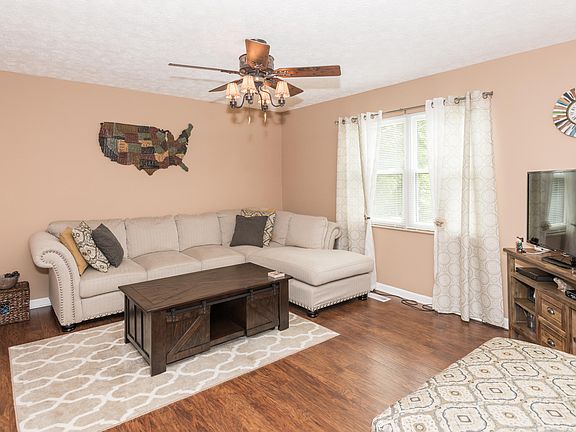 5th image of 1613 Silver Birch Ct