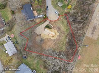 15 Village Park Dr, Weaverville, NC 28787