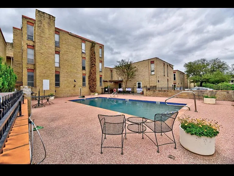 3431 N Hills Dr #121 — Photo 20