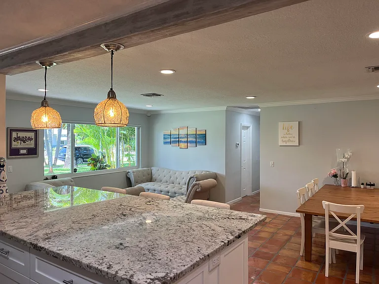620 NE 9th Ave — Photo 19