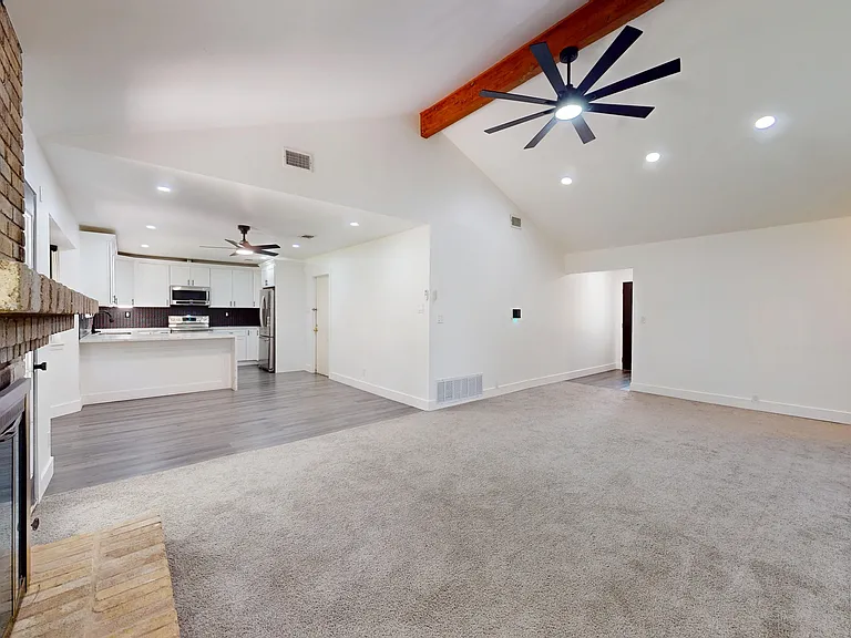 318 Renee Dr — Photo 8
