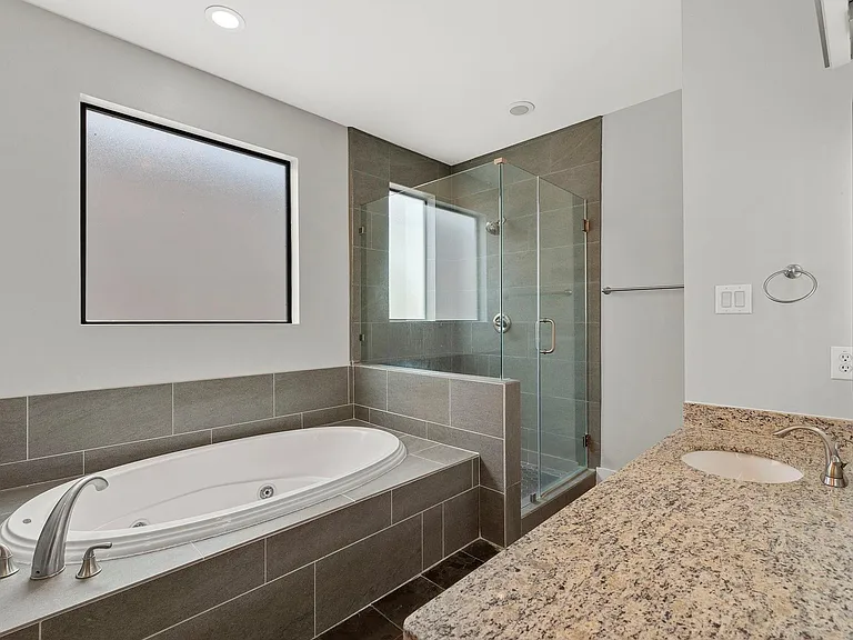 1410 Knox St — Photo 29