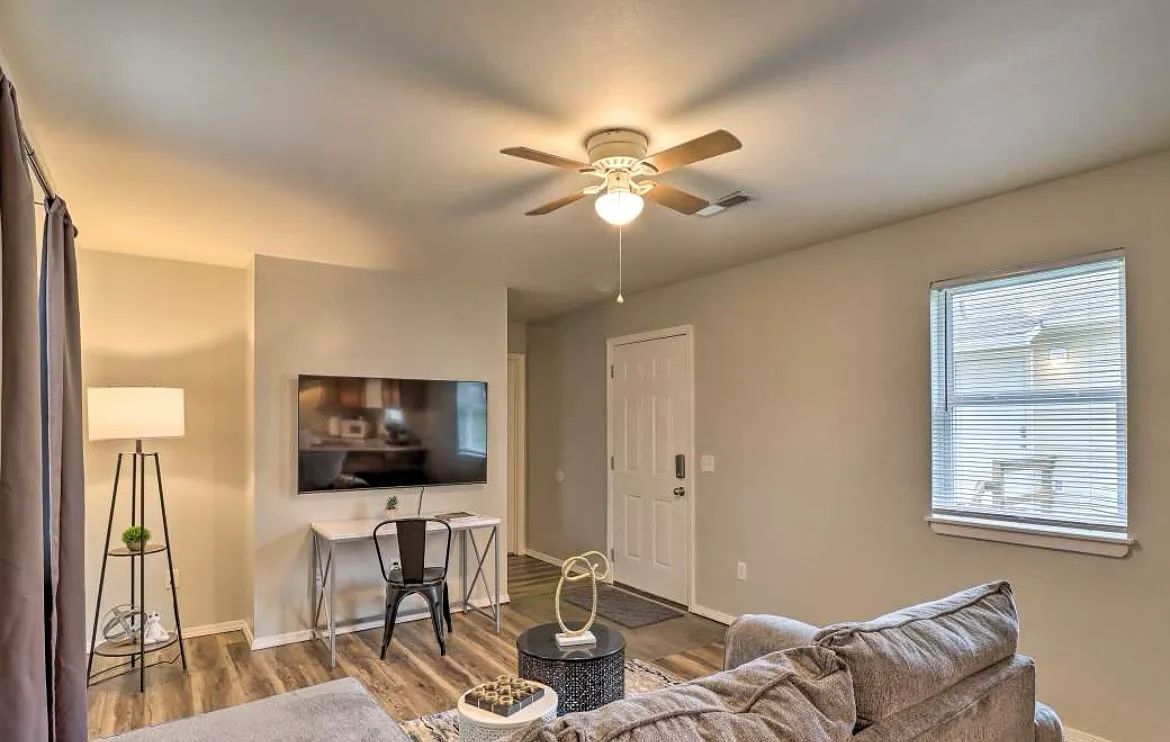 2 bed, 1.5 bath, 893 sqft, $1,850 — Photo 2
