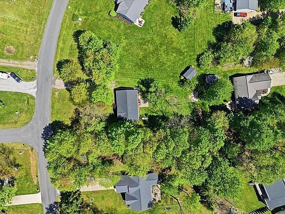 4th image of 710 Daffodil Dr