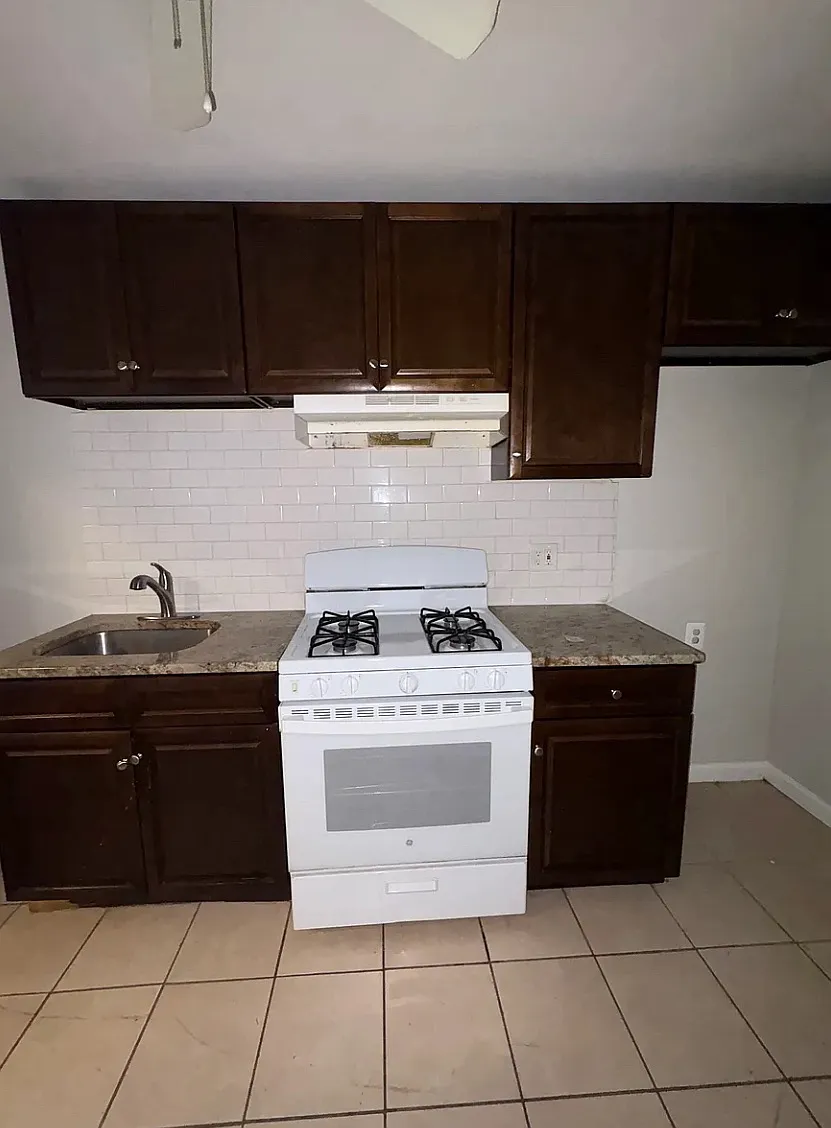 Studio, $1,400 — Photo 1