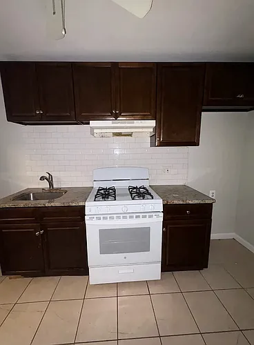84 Market St #3 Photo 1